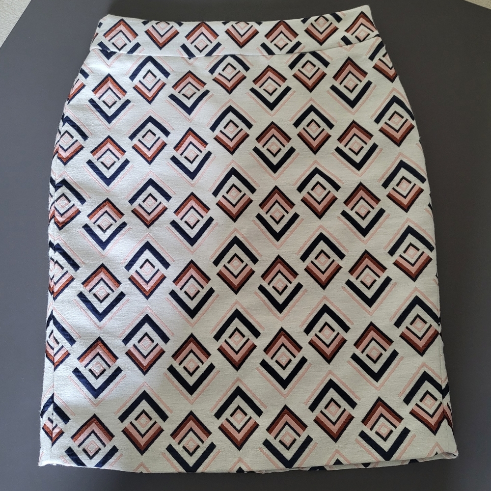 NWOT Ann Taylor Pattern Pencil Skirt White 0P